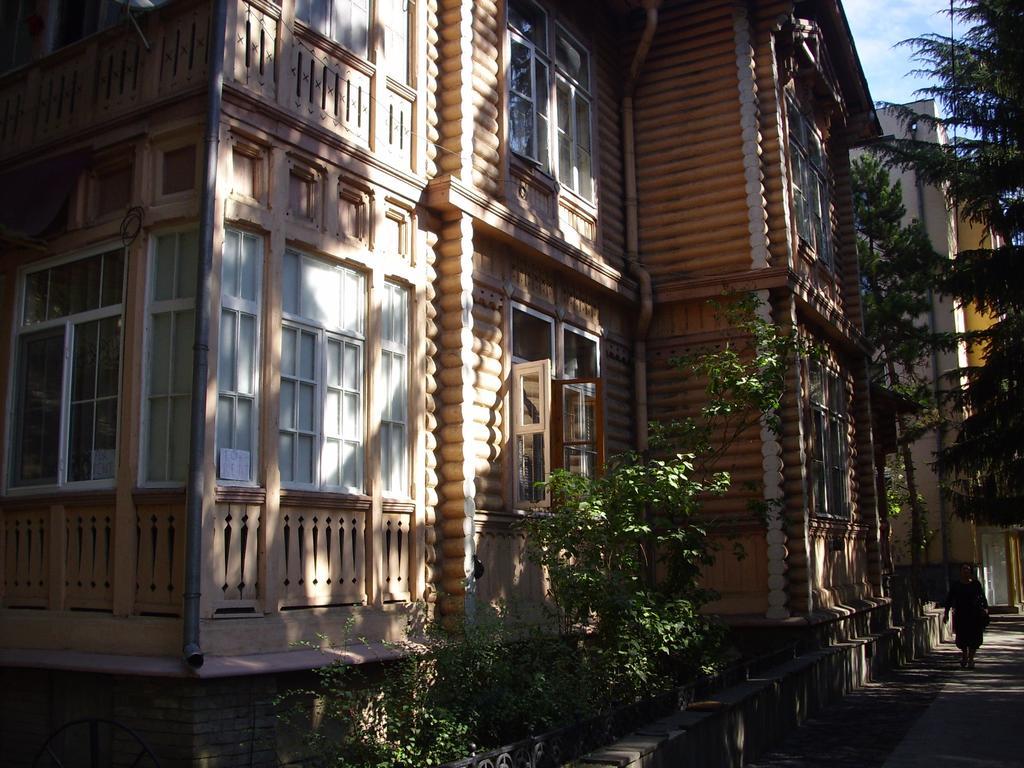 Old House Rustaveli Hotell Borjomi Eksteriør bilde